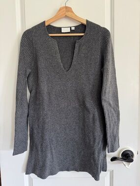 ett:twa by Anthropologie Medium V-Neck Ribbed Long Sleeve Sweater Tunic - Gray